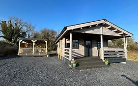 Little Rock Retreat Log Cabin With Hot Tub